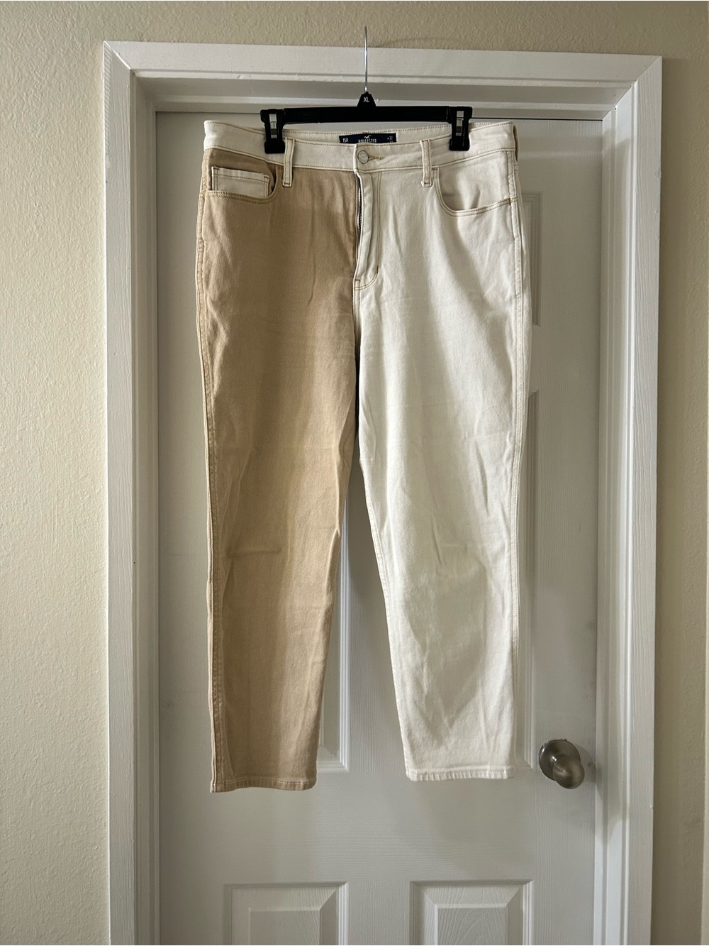 Hollister Two-Color Beige and Off-White Chinos